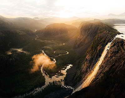 NDU-nun rektoru Elbrus İsayev media nümayəndələri üçün brifinq keçirib